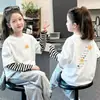 Camiseta de manga larga para niña, colección primavera/otoño 2026, capa base de algodón puro, top elegante para bebés y niños mayores, diseño de imitación de dos piezas