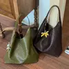 Bolso de axila de alta gama transfronterizo para mujer, nuevo modelo 2026, patrón tejido, moda retro, bolso de hombro, gran capacidad, bolso para madre e hija