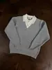 Suéter de punto gris estilo 'old money' para hombre, de aspecto de dos piezas, cuello alto, perfecto para otoño e invierno, con un look limpio y sofisticado, ideal como capa interior