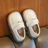 Zapatos de cuero estilo británico para niños 2026 otoño versión coreana moda estudiantil mocasines sin cordones lindos mocasines para bebé