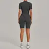 Mono de Yoga de Color Arena Otoño con Cuello Alto y Media Cremallera Traje Fitness Todo en Uno para Mujer Mono Deportivo de Alta Intensidad 2630