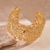 Pulsera de Brazo Ancha Abierta Circular con Empalme Hueco de Flor Cruzada Europea y Americana Joyería Vintage de Nicho de Alta Gama para Mujeres