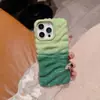 Estilo Coreano Bloques de Color Personalizados Textura Plisada Adecuado para iPhone 18 Pro Max, Funda para Teléfono Apple 17, 16/15 con un Toque de Alta Gama