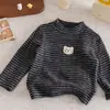 2026 Nova Camiseta Base Infantil Outono e Inverno Roupa de Inverno Estilosa para Meninos Top de Inverno Espesso com Forro de Lã da Moda