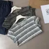 Camiseta Regular com Manga Curta, Gola Redonda, Design de Verão, Caimento Slim, Manga Flare, Textura de Bambu Listrada, Color Block Versátil para Mulheres