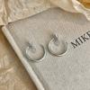 Pendientes de Aro Lisos Grandes de Plata para Mujer, Pendientes Statement Versátiles de Lujo de Gama Alta de Nicho, Accesorios de Otoño e Invierno