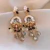 Pendientes de Borla de Cristal Geométricos Estilo Palacio Retro Aguja de Plata Perla, Pendientes de Lujo Ligero de Gama Alta, Accesorios para Orejas de Moda y Únicos
