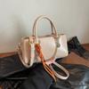 Bolso pequeño con textura popular de este año para mujer primavera y verano 2025 nuevo bolso de mensajero de un solo hombro bolso cuadrado pequeño portátil informal coreano