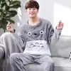 Fábrica Fuente Recibe un Gran Número de Pedidos de Pijamas de Hombre Otoño e Invierno Coral Fleece Engrosado Dibujos Animados Franela Conjunto de Ropa para el Hogar