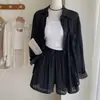 Conjunto de Camisa Casual con Protección Solar Estilo Coreano para Mujer, Conjunto de Tres Piezas Delgado para Primavera y Verano: Camisa Cardigan + Tirantes + Shorts de Cintura Alta