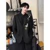 Nuevo Traje Formal de Hombre con Bordado de Camelia Estilo Chino Ropa de Compromiso Vestido Alta Costura Traje con Cuello Solapa Hombrera