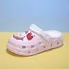 Nuevos zuecos de verano para mujer para uso en exteriores, antideslizantes, de suela gruesa, que aumentan la altura, de punta cerrada, sandalias de playa casuales y modernas