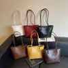 Bolso de mano vintage estilo coreano para mujer, nuevo modelo 2026, adecuado para el trabajo y los desplazamientos, bolso de hombro elegante y versátil, bolso de axila
