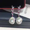 Aretes de Perla de Cola de Pez de Agua Dulce Natural para Mujer, Moda Vintage Cruz Zirconia Roja Perla de Zhejiang para Mujer Venta al por Mayor