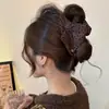 Presilha de Cabelo Grande Triangular Estilo Hepburn, Pinça Tubarão Shell de Cetim Francês para a Parte de Trás da Cabeça, Acessório de Cabelo de Luxo para Mulheres
