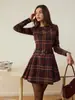 Vestido Curto Xadrez Elegante e Moderno para Outono e Inverno Feminino, Gola Redonda, Manga Longa, Adequado para Namoro, Sem Cinto