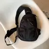 Bolso cruzado para hombre, Bolso transfronterizo para hombre, Bolso de pecho para viajes al aire libre, Diseño ligero de nailon, Bolso de viaje ligero