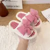 Outono/Inverno Novo Estilo Doce Europeu Laço 3D Transfronteiriço Comércio Exterior Chinelos de Chão Femininos Chinelos de Pelo de Uma Tira