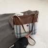 Bolsas da Moda deste Ano: Bolsas Saco para Mulheres, Novas Bolsas de Ombro Xadrez da Moda 2026, Bolsas Transversais de Lã para o Outono e Inverno
