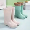 Botas de chuva de mármore antiderrapantes e resistentes ao desgaste, botas de chuva de cano alto, sapatos aquáticos femininos, quentes, adequados para trabalho na cozinha, botas impermeáveis de cano médio, sapatos de borracha