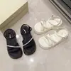 Sandalias estilo hada, versátiles para usar al aire libre, de suela gruesa, antideslizantes, nuevo modelo de verano 2026, ligeras, de suela suave, sandalias deportivas de moda para mujer