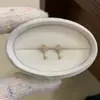 Pendientes de Acero de Titanio 316L Color Oro Café Claro, Clavos para Hélice de Oreja con Forma de Corazón y Flor de Cuatro Hojas, Joyería para Piercing de Oreja con Rosca Externa No Extraíble, Amigable para Dormir