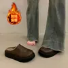 Pantuflas de cuero estilo Birkenstock con suela gruesa y forro de felpa, diseño de punta cerrada, para mujer, adecuadas para usar al aire libre, nuevas botas de nieve de invierno 2026, pantuflas de algodón esponjosas