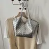Bolso de textura tejida de nicho para mujer 2026 nuevo estilo moda para ir al trabajo bandolera bolso de mano bolso cubo