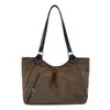 Bolso tote retro de gamuza casual de alta gama para mujer, nuevo 2026, bolso de hombro simple y moderno de gran capacidad