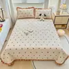 Cobertor de Cama de Lã de Leite Espessado Conjunto de Três Peças Outono e Inverno Estilo Renda Quente Lençol Antiderrapante Capa de Colchão Capa Kang Atacado