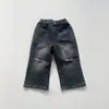Nuevos jeans retro rasgados de moda para niños 2026, estilo otoño, pantalones rectos elegantes y guapos para niños pequeños