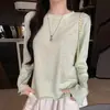 K2615 camiseta básica de gola redonda, estilo solto e relaxado, cuidadosamente selecionada para mulheres, outono e inverno, com punhos contrastantes e detalhes de botões