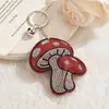 Llavero creativo nuevo con pedrería, llavero de hongo incrustado de diamantes, colgante de bolso estilo europeo y americano, exquisito regalo pequeño para parejas