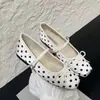 Sapatos Mary Jane de Laço para Menina Primavera 2026 Estilo Retrô Sapatos de Ponto Único Sapatos Femininos Boca Rasa Sapatilhas de Salto Baixo