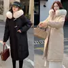 Abrigo de algodón con relleno de plumón y cuello grande de pelo estilo coreano para mujer, diseño largo hasta la rodilla con botones de cuerno, chaqueta de algodón engrosada, disponible en varios colores