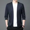 Cardigan Casual Sem Costura Novo para Primavera e Outono 2025 para Homens, Cor Sólida, Suéter de Tricô Moderno e Respirável para Homens Jovens e de Meia-Idade