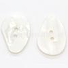 Botón de resina de dos ojos de Hengchuang con forma especial para abrigo cortavientos, botón irregular, botón plano de perla, disponible al por mayor