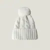 Gorro feminino de tricô para outono e inverno, com forro de fleece e padrão jacquard, adequado para atividades ao ar livre, versátil para o uso diário, casual e para o trajeto ao trabalho.