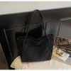 Moda Otoño e Invierno 2024 Bolso Nuevo para Mujer Bolso de Hombro Casual de Gran Capacidad Estilo Coreano Tendencia Corduroy Bolso Tote Grande