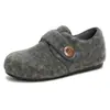Guyun2025 Nova Moda Outono Versátil Sapatos Femininos Baixos Confortáveis Solado Macio Velcro Sapatos Mary Jane para Mulheres