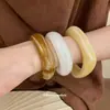 Pulsera Abierta Ovalada de Acrílico Transfronteriza Europea y Americana, Pulsera Declaración Versátil Personalizada con un Diseño Sencillo para Mujer