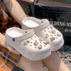 Zapatos con Agujeros de EVA para Mujer Dulces de Dibujos Animados Suela Gruesa para Aumentar Altura Verano (Cai Shi Gan - como pisar algo blando/fangoso) Zapatos de Playa Cerrados Antideslizantes para Exteriores
