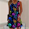 Vestido sin mangas con estampado de rosas y murciélagos de Halloween, estilo tinta oscura, minivestido tipo tank top de corte A holgado con cuello redondo