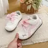 Otoño 2026 Nuevos Zapatos Deportivos de Suela Blanda para Niños Zapatos Lindos de Princesa con Lazo para Niñas Estilo Coreano Elegantes Zapatos Individuales para Mujer