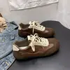 Tênis de treino alemães retrô marrons para mulheres, novo estilo 2026, sapatos casuais versáteis, com sola macia, confortáveis e perfeitos para outono e inverno