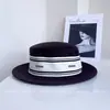 Chapéu Retrô Japonês com Estampa de Letras Moda da Internet Chapéu de Aba Reta para Mulheres Chapéu Elegante de Feltro de Lã de Inverno Chapéu Versátil para Presente