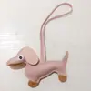 2024 nuevo cuero lindo perro salchicha colgante llavero cachorro colgante bolsa colgante caricatura colgante al por mayor