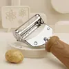 Pelador de patatas con hoja de acero inoxidable y mango de PP imitación madera lo hace más conveniente para quitar ojos, hacer agujeros y limpiar golpes en frutas y verduras