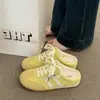 Chinelos femininos versáteis de bico aberto para uso externo, novo modelo para primavera e outono de 2026, meias-chinelos estilo alemão, slip-on com cadarços, confortáveis e respiráveis