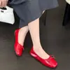 Rojo suave 2026 cómodos suaves de fondo plano zapatos sencillos para mujer boca poco profunda lazo nuevo estilo zapatos verano de mujer suela de piel de cordero super ballet